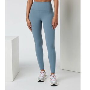 Vuori Women's Studio light Slate Blue Leggings pocket size medium